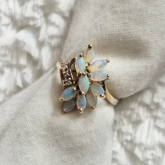 Vintage 14k Yellow Gold Opal & Diamond Floral Cluster Ring